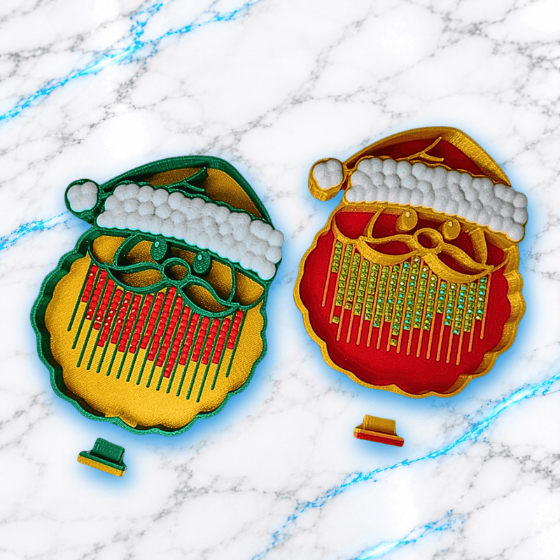 Deux plateaux 3D Diamond Painting Père Noël UnBrunBarbu, l'un vert et doré avec diamants rouges, l'autre rouge et doré avec diamants multicolores, décorés de bonnets blancs et de lunettes, sur fond marbré blanc et bleu.