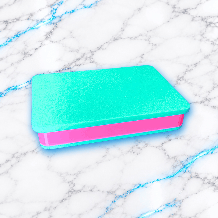 Plateau 3D Diamond Painting Small Security ferme avec couvercle turquoise et base rose, petit modele rectangulaire avec systeme de protection des diamants, creation UnBrunBarbu.