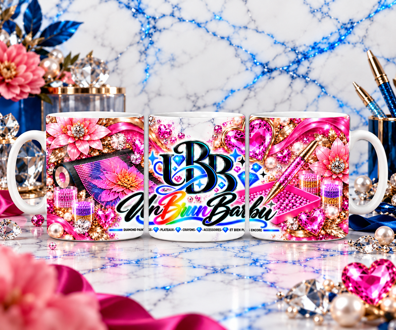 Mug Diamond Painting UBB Éclat Rose présenté sous trois angles, avec logo UnBrunBarbu, fleurs roses, cœurs et accessoires créatifs illustrés.
