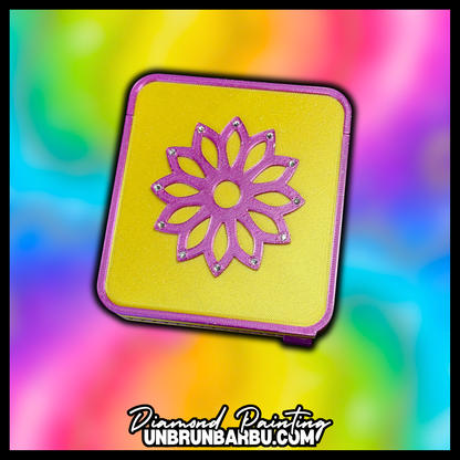 plateau 3d diamond painting flower strass vue dessus avec fleur strassee et couvercle personnalise