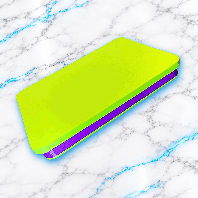 Plateau 3D Diamond Painting Medium Security violet avec couvercle vert fluo ferme, vue en perspective montrant son systeme de fermeture pour proteger les diamants, creation UnBrunBarbu.
