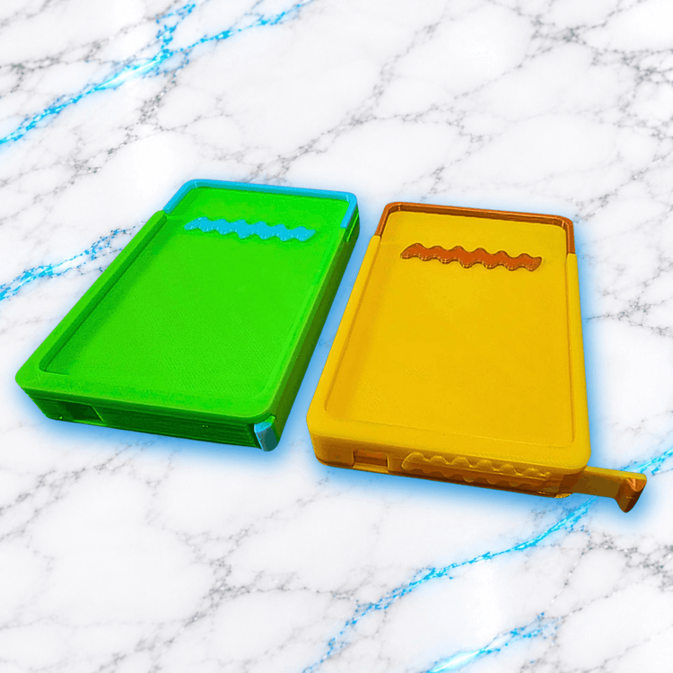 Deux plateaux 3D Diamond Painting WashiLinePro vert et jaune avec couvercles coulissants, motifs ondules en relief et systeme de fermeture, accessoires imprimes en 3D par UnBrunBarbu.