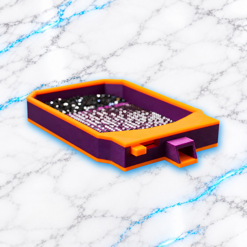 Plateau Diamond Painting ClickFlow orange et violet avec diamants, bec de vidage et bouchon coulissant intégré visibles à l’avant.
