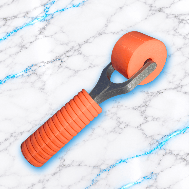 Roller Press personnalisable pour Diamond Painting, rouleau de pression orange corail avec manche ergonomique strié orange et support gris métallisé, accessoire pour fixer les diamants sur une toile de broderie diamant.